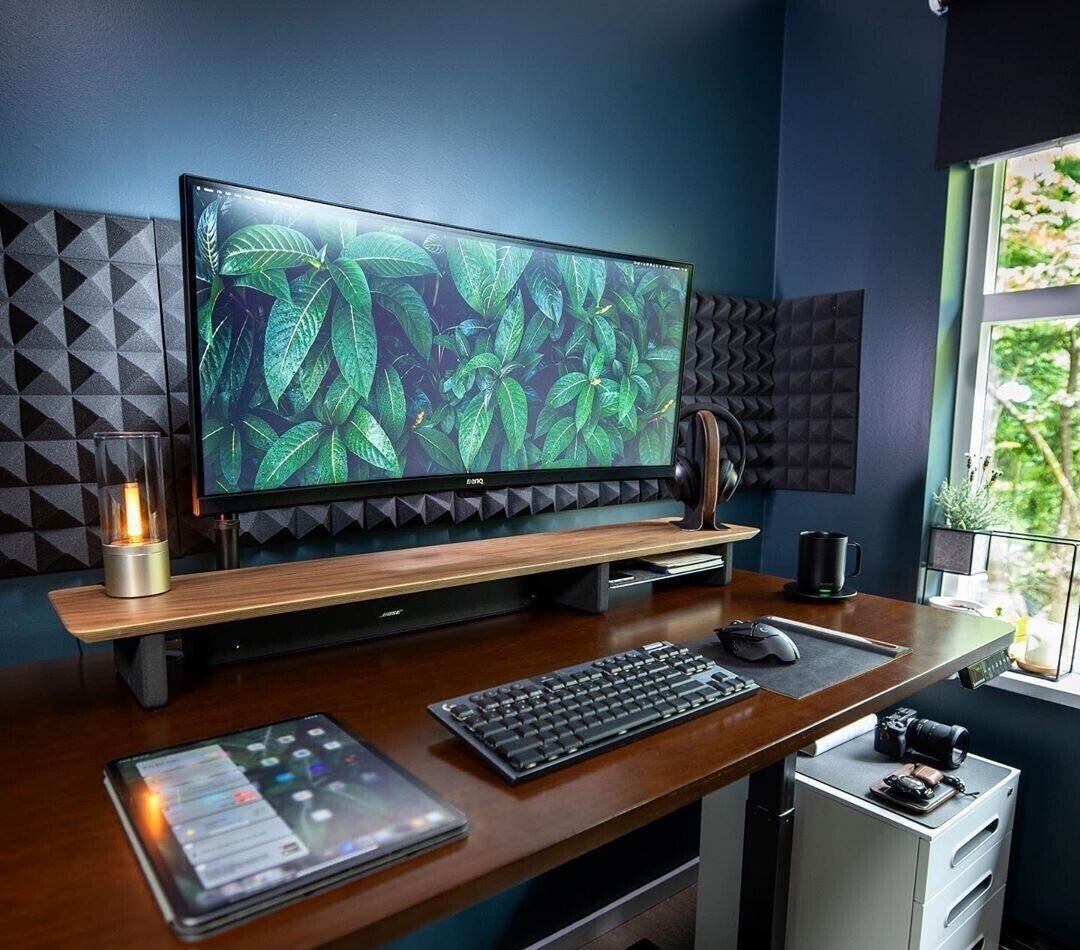 Minimalist Setup là gì? Tips để tạo một bàn làm việc phong cách tối